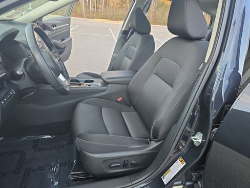 Used 2019 Nissan Altima 2.5 SV image 17