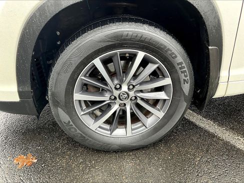 Used 2018 Toyota Highlander XLE w/ Protection Package #3 image 7