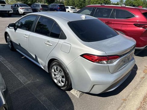 Used 2022 Toyota Corolla LE FWD image 2