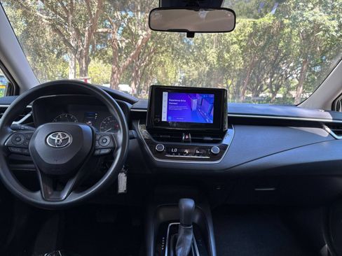 Used 2025 Toyota Corolla LE FWD image 32