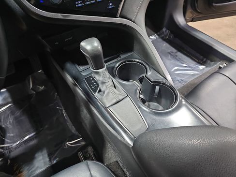Used 2020 Toyota Camry SE image 20