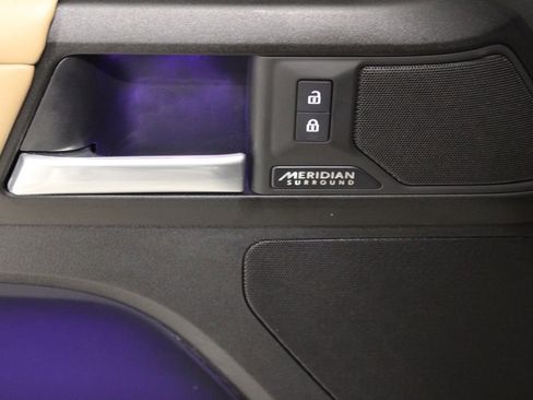 Used 2025 Land Rover Defender 110 V8 image 16