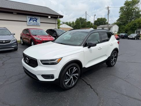 Used 2020 Volvo XC40 T4 R-Design w/ Protection Package FWD image 2