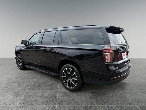 Certified 2024 Chevrolet Suburban RST w/ Luxury Package AWD/4WD image 3