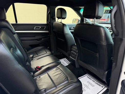 Used 2016 Ford Explorer XLT w/ Equipment Group 202A image 13