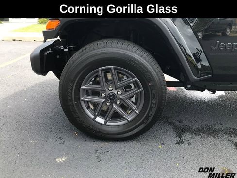 New 2025 Jeep Gladiator Sport image 9