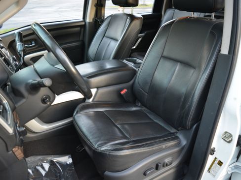 Used 2017 Nissan Titan SL image 11