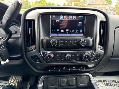 Used 2017 Chevrolet Silverado 1500 LT w/ Midnight Edition AWD/4WD image 17