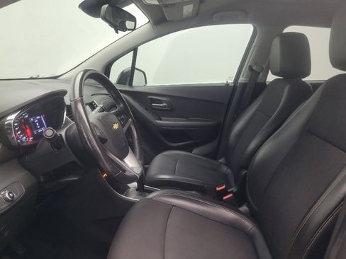 Used 2019 Chevrolet Trax LT w/ LT Convenience Package FWD image 17