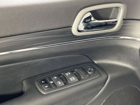 Used 2022 Jeep Grand Cherokee Limited image 18