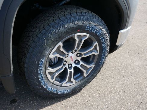 New 2026 GMC Sierra 1500 SLE w/ Preferred Package image 15