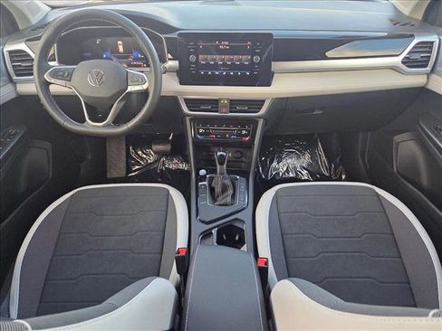 New 2026 Volkswagen Taos SE FWD image 14