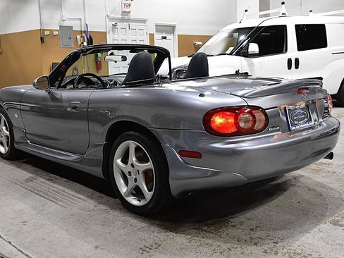 Used 2003 MAZDA MX-5 Miata Shinsen RWD image 18