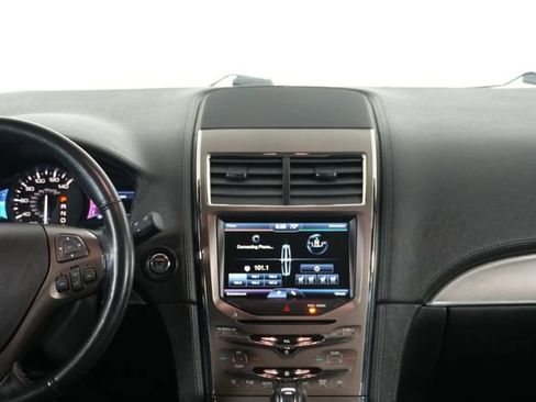 Used 2013 Lincoln MKX AWD image 22