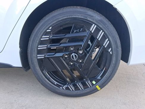 New 2026 Nissan Sentra SR w/ SR Premium Package FWD image 33