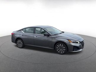 Used 2025 Nissan Altima 2.5 SV FWD video 2