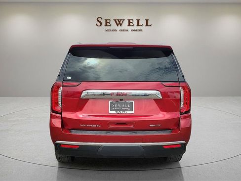 Used 2024 GMC Yukon SLT w/ SLT Luxury Package RWD image 4