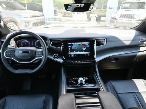 Used 2024 Jeep Wagoneer Series II w/ Flexible Seating Group AWD/4WD image 26