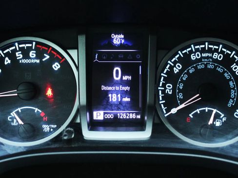 Used 2018 Toyota Tacoma SR5 image 12