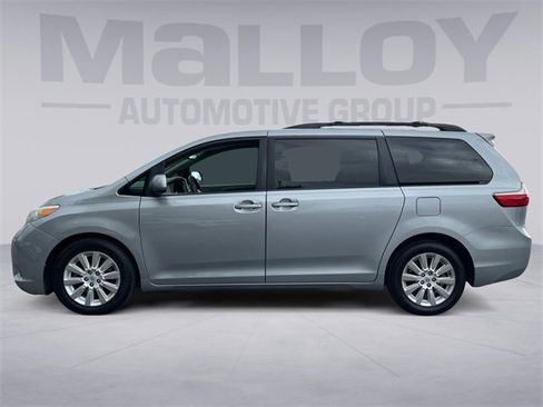 Used 2015 Toyota Sienna LE image 2