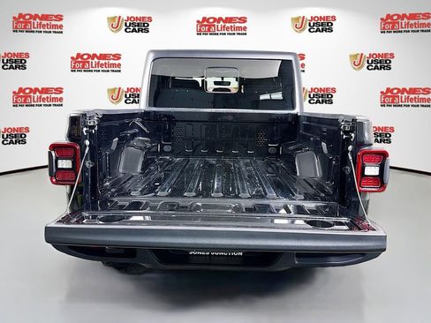 Used 2023 Jeep Gladiator Willys image 16