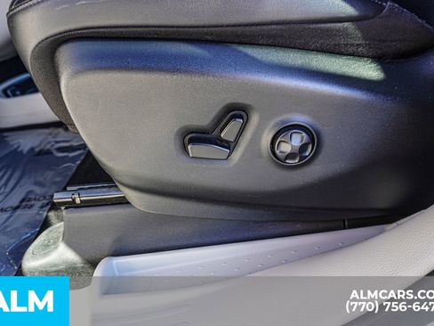 Used 2024 Chrysler Pacifica Select image 37