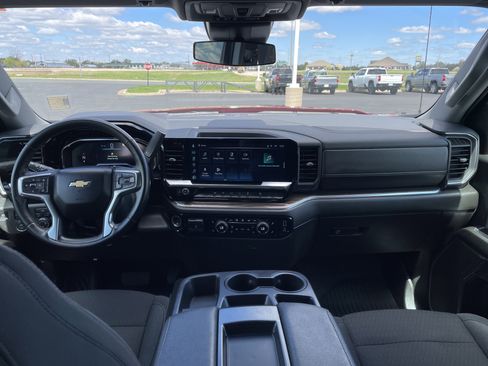 Used 2023 Chevrolet Silverado 1500 LT AWD/4WD image 18