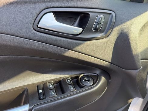 Used 2017 Ford Escape SE image 13