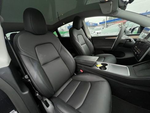 Used 2024 Tesla Model Y Performance image 9