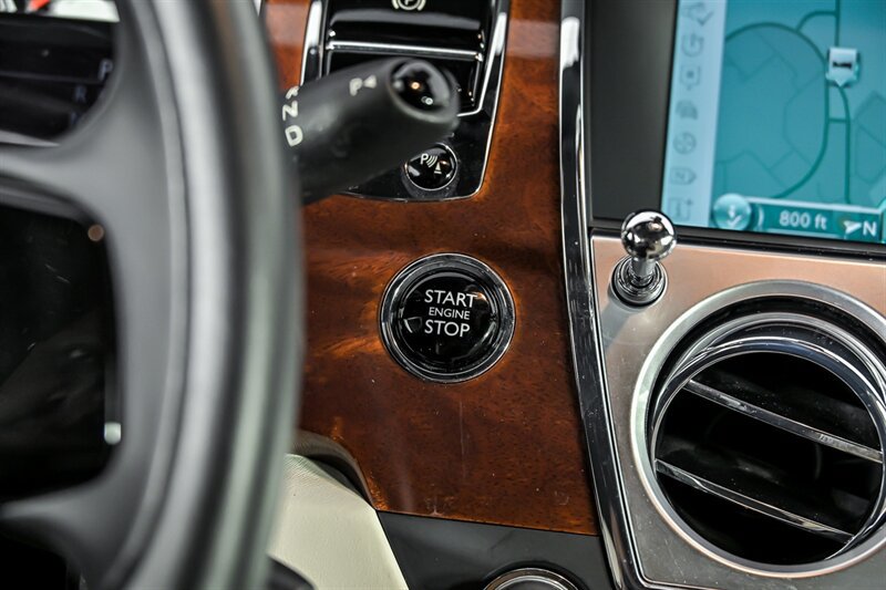 Used 2015 Rolls-Royce Wraith RWD image 30