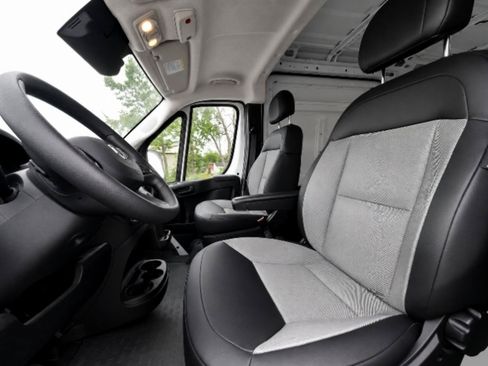Used 2025 RAM ProMaster 2500 w/ Convenience Group FWD image 10