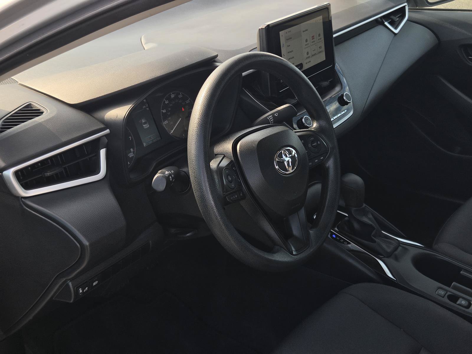 Used 2025 Toyota Corolla LE FWD image 15