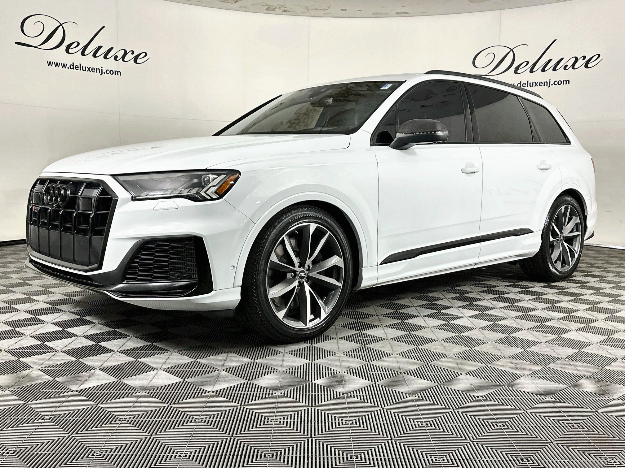 Used 2023 Audi SQ7 Prestige w/ Prestige Package AWD/4WD image 3