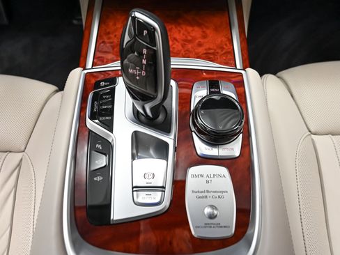 Used 2022 BMW ALPINA B7 xDrive w/ Luxury Rear Seating Package image 29