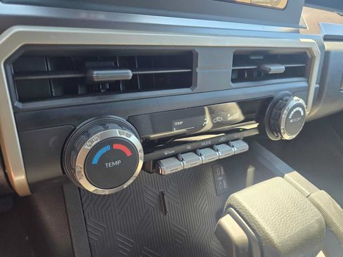 Used 2025 Toyota Tacoma SR5 AWD/4WD image 28