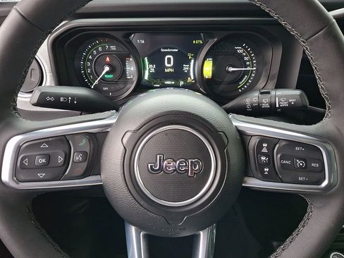 Used 2025 Jeep Wrangler Unlimited Sahara AWD/4WD image 22