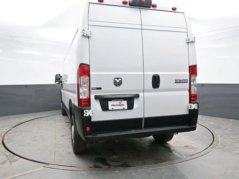 Used 2025 RAM ProMaster 2500 w/ Convenience Group FWD image 5