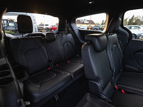 New 2026 Chrysler Pacifica Select FWD image 32