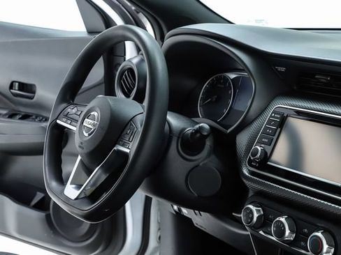 Used 2018 Nissan Kicks S FWD image 37