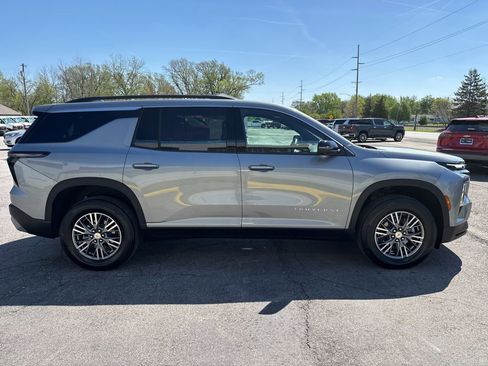 Used 2024 Chevrolet Traverse LT FWD image 4