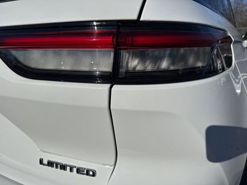 Certified 2022 Jeep Grand Cherokee Limited image 32