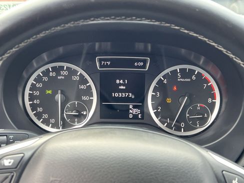 Used 2017 INFINITI QX30 AWD image 14