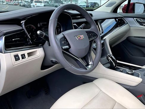 Used 2024 Cadillac XT6 Premium Luxury image 17