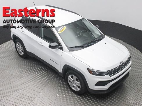 Used 2022 Jeep Compass Latitude w/ Convenience Group FWD image 3