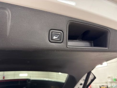 Used 2021 GMC Terrain SLE w/ Driver Convenience Package image 15