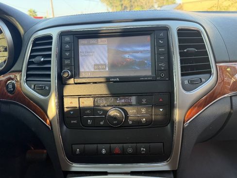 Used 2011 Jeep Grand Cherokee Overland AWD/4WD image 10