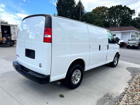 Used 2019 Chevrolet Express 2500 image 9