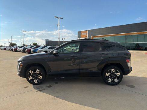 Used 2024 Hyundai Kona SEL AWD/4WD image 2