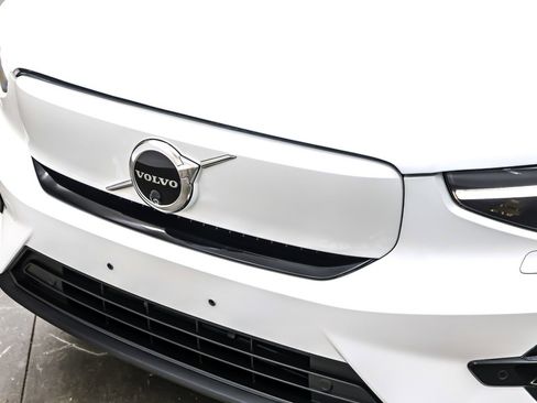 Used 2024 Volvo XC40 Recharge Ultimate image 13