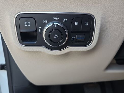 Certified 2025 Mercedes-Benz GLB 250 image 25